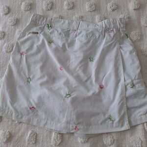 Columbia M white skort faux wrap skirt, shells enbroidery
